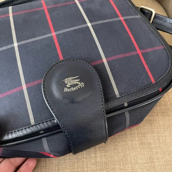 Authentic Burberrys vintage nova check blue crossbody bag (A2003)